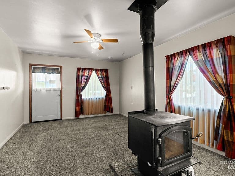 1879 Highland Ave E photo 4
