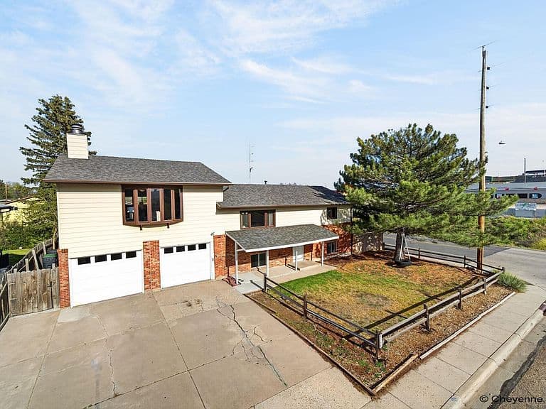4703 Linden Way photo 2