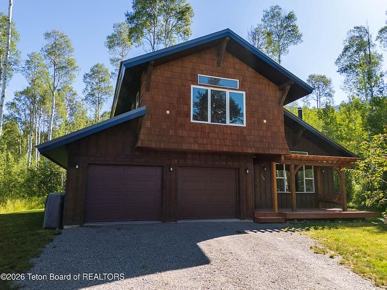 168 Pine Dr photo 1