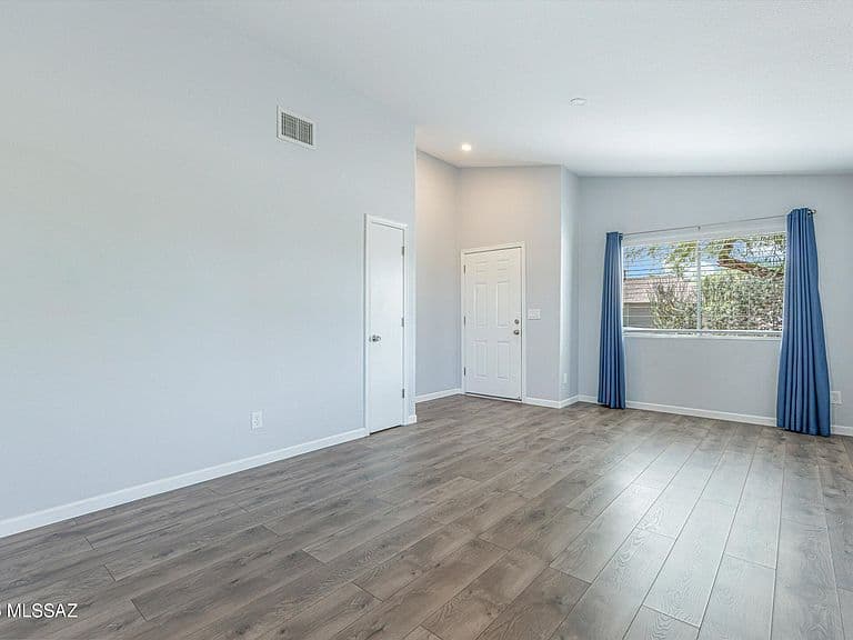 8660 S Desert Dove Dr photo 4