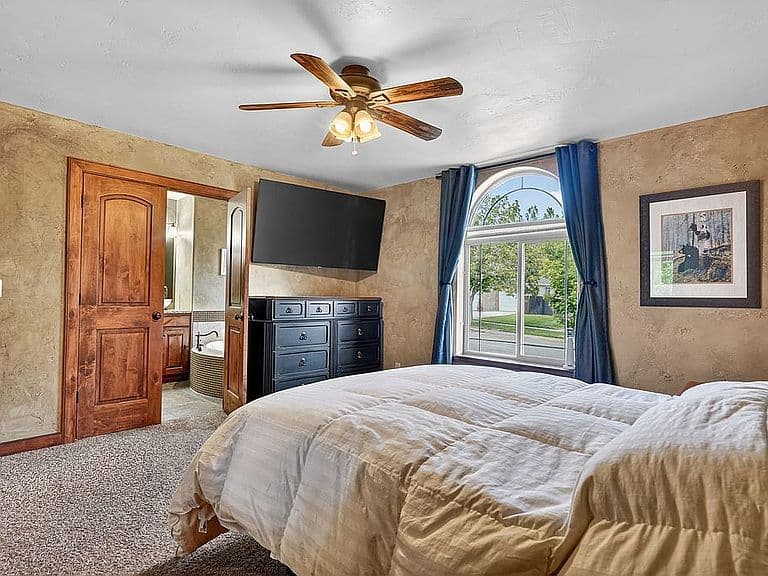 1575 Huntington Dr photo 3
