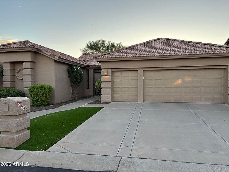 9942 E DIAMOND Drive photo 2