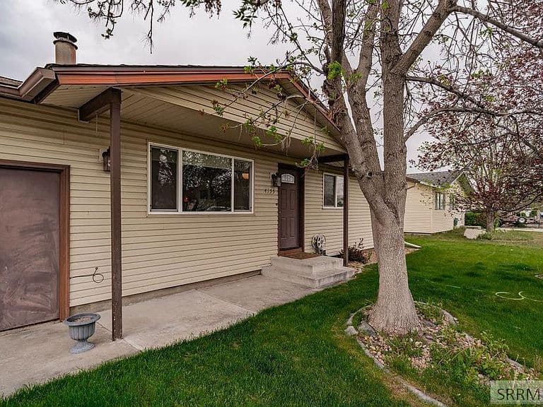 4355 E Greenwillow Ln photo 5