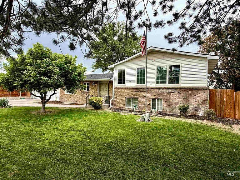 1249 Evergreen Dr photo 2