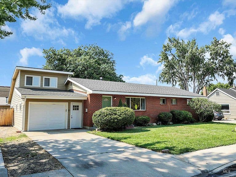 2025 S Longmont Ave photo 1