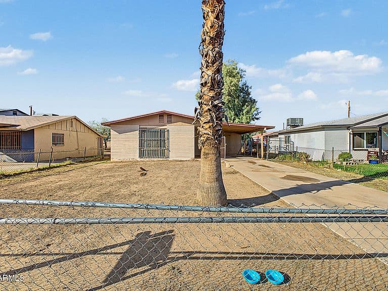 1138 W APACHE Street photo 1