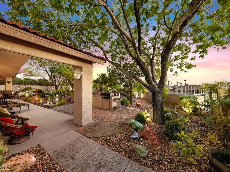 1138 Broken Hills Dr photo 1