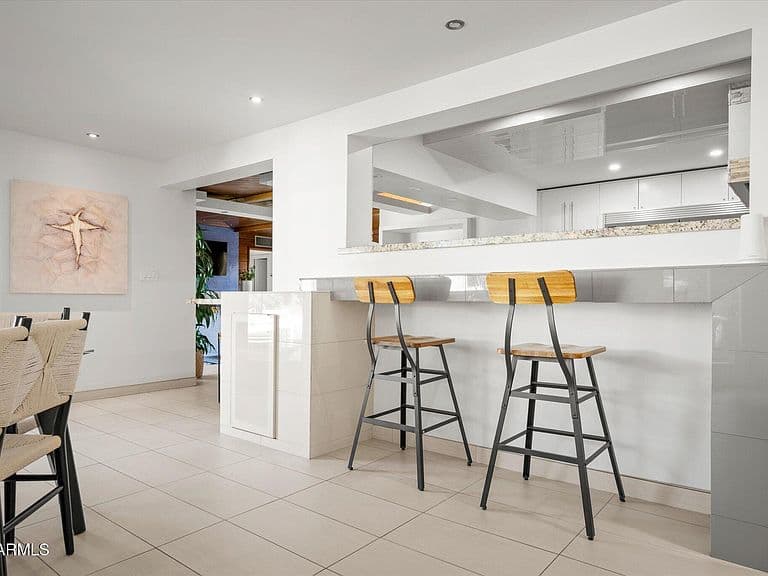 3812 E Coronado Rd photo 5