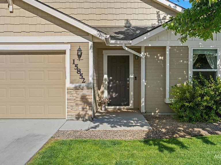 15852 N Freestone Way photo 2