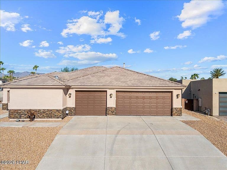 2358 Tee Dr photo 4