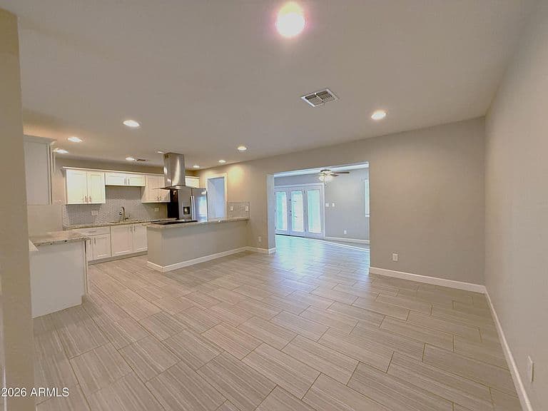 224 E MINTON Drive photo 3