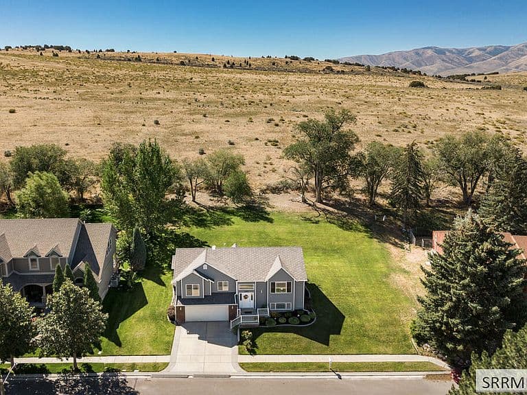 2387 Gail Dr photo 1