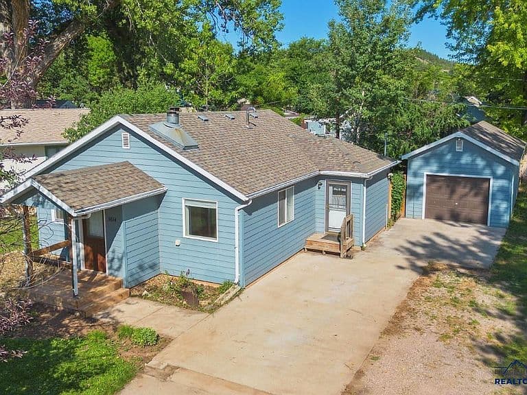 3614 Cottonwood St photo 1