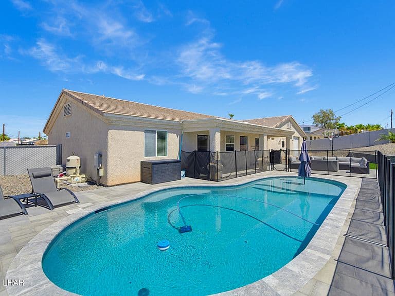 2830 Edgewood Dr photo 3