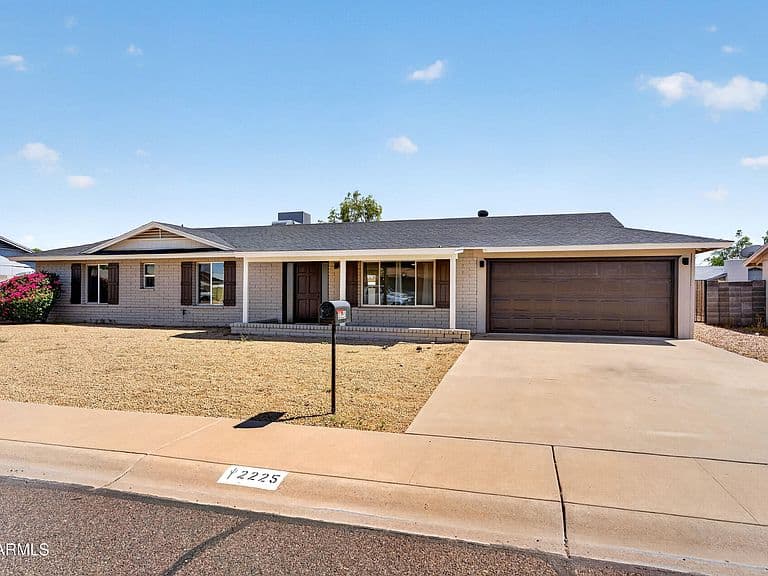 2225 W TOPEKA Drive photo 3