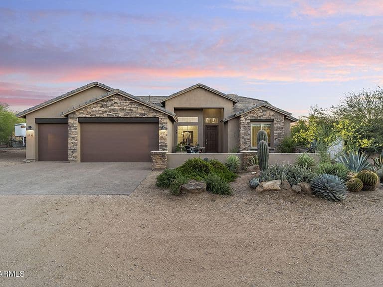 5731 E WINDSTONE Trail photo 2