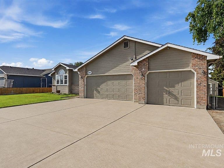 2307 Pisces Dr photo 2