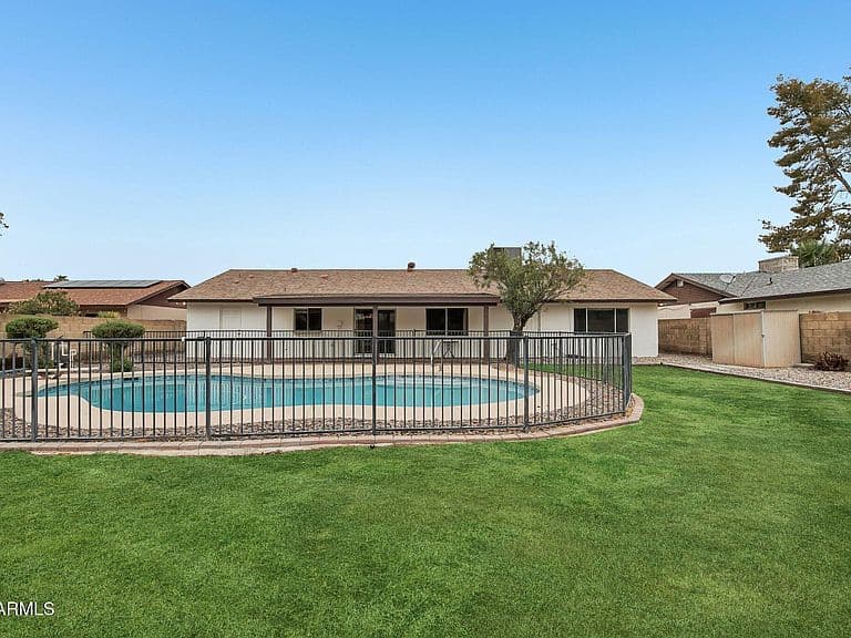 2025 E PEGASUS Drive photo 2