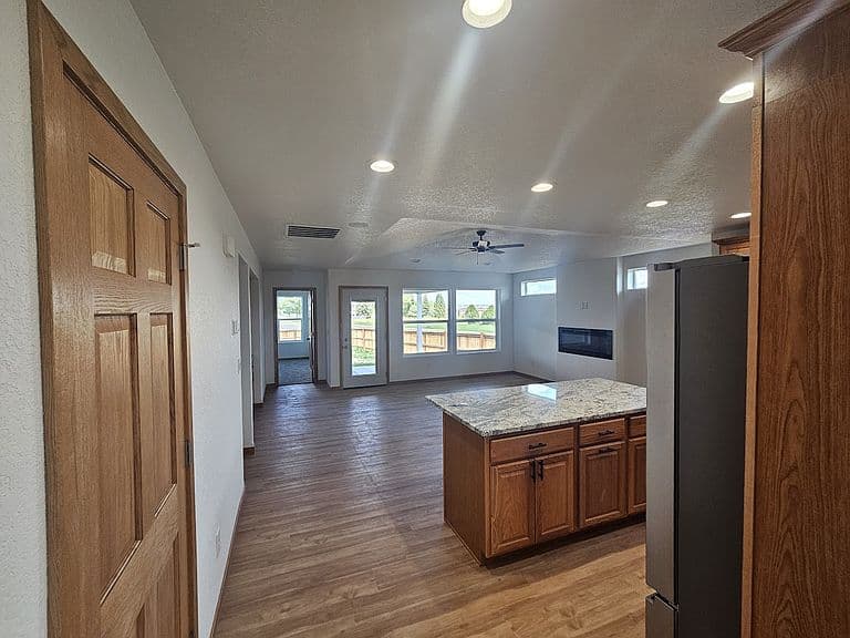 2087 Excalibur Way photo 3