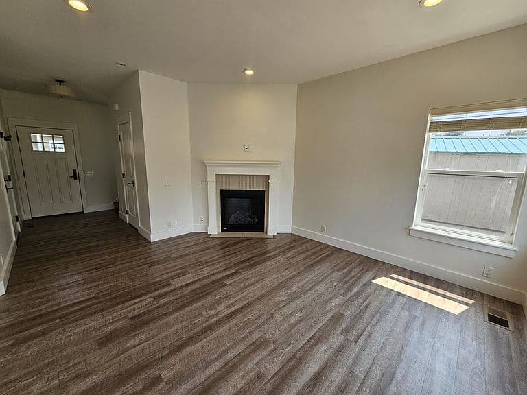 1041 Daybreak Ln photo 2