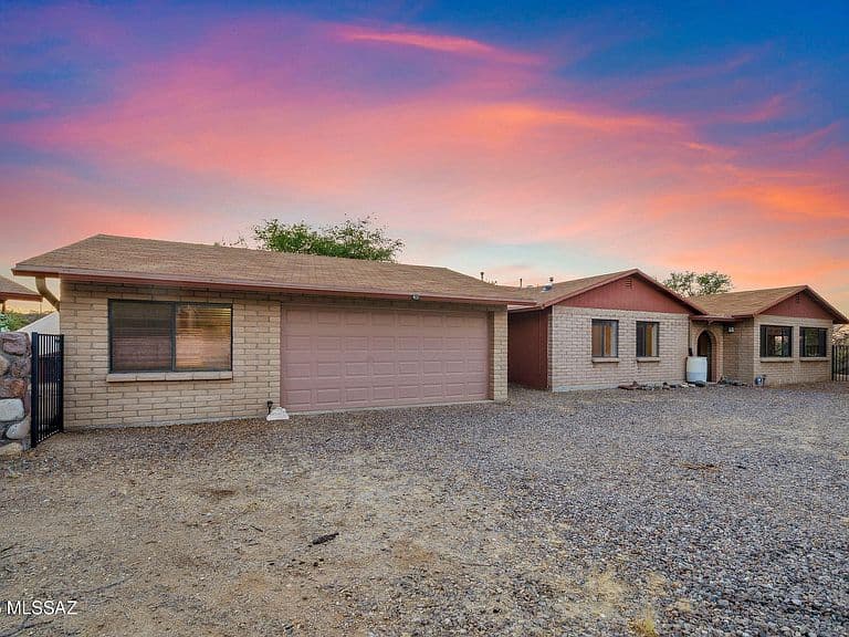 335 W Oak Hills Dr photo 2