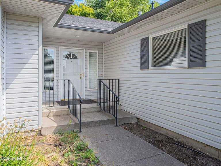 1015 W Fairview Dr photo 3