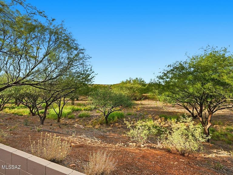 63550 E Harmony Dr photo 2