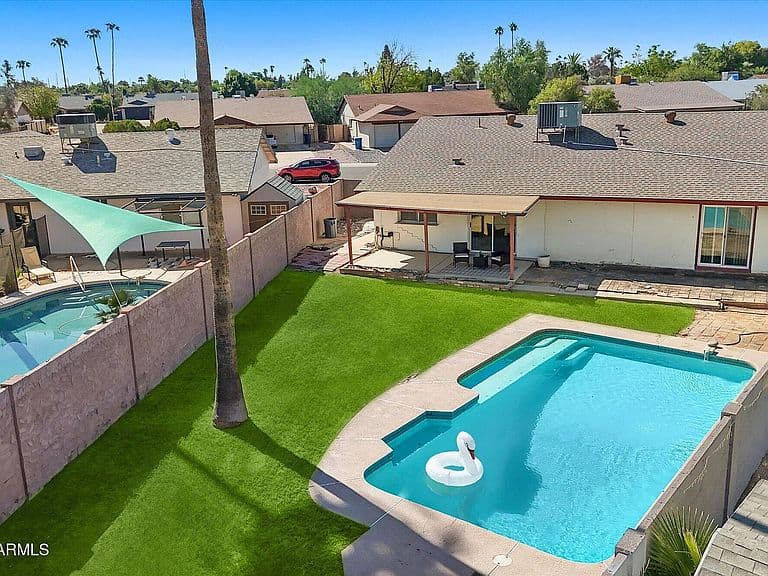 2104 E CORNELL Drive photo 2