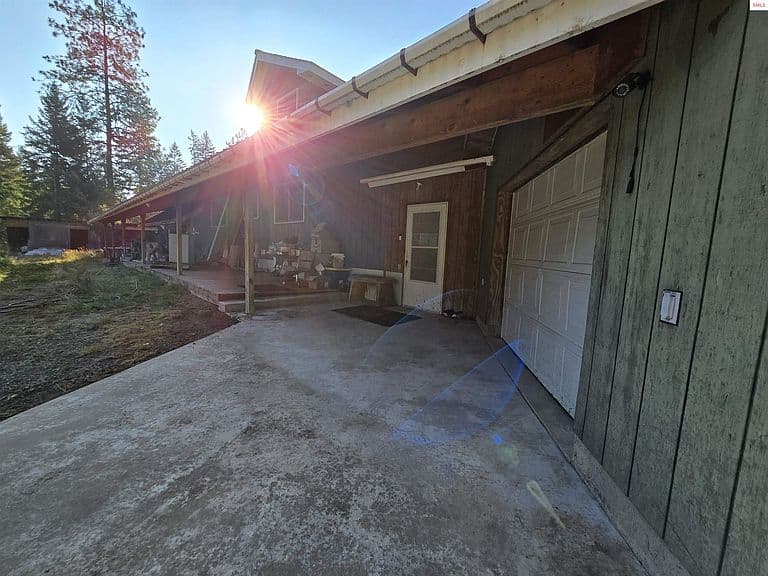 78592 Highway 2 photo 3