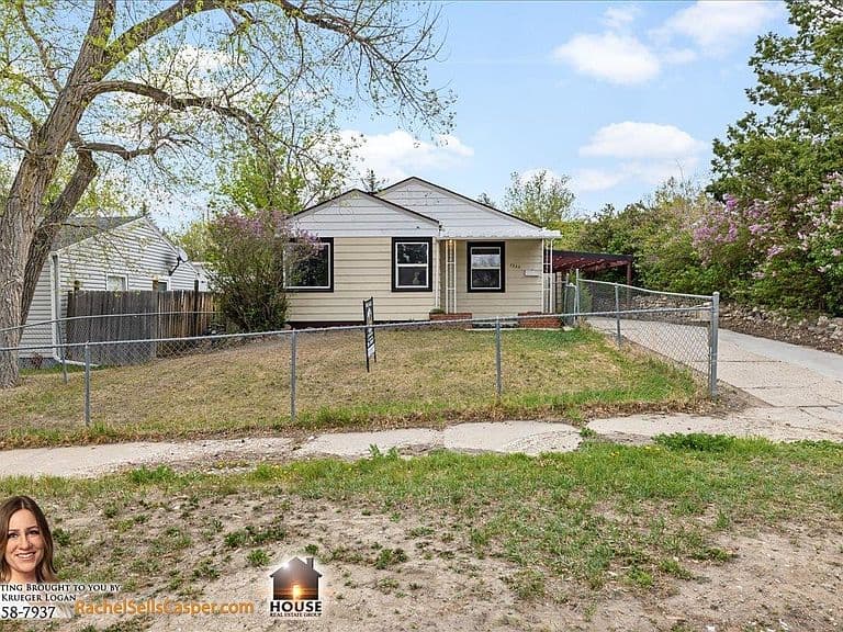 1335 S Oakcrest Ave photo 3