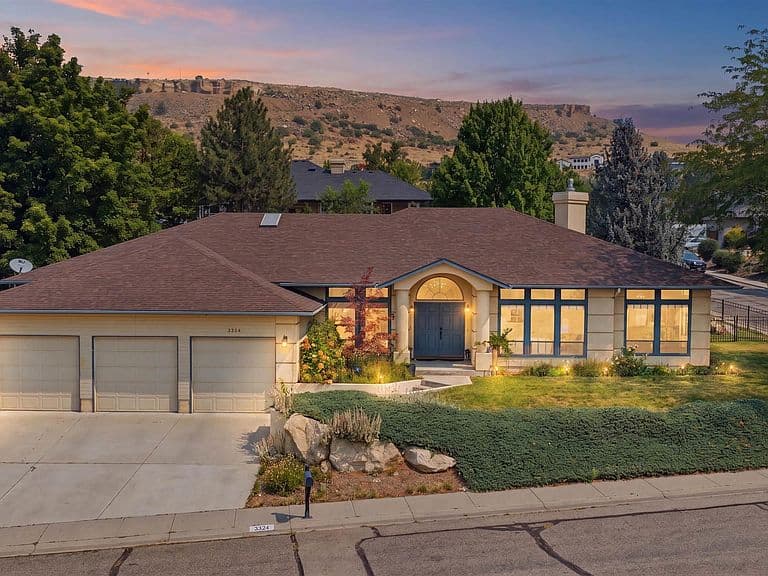 3324 E Boulder Heights Dr photo 1