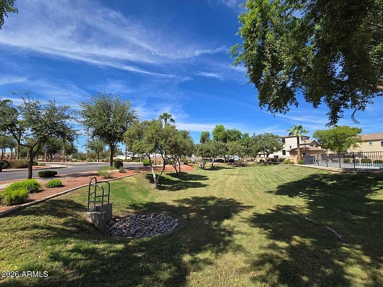 150 E CATCLAW Street photo 3