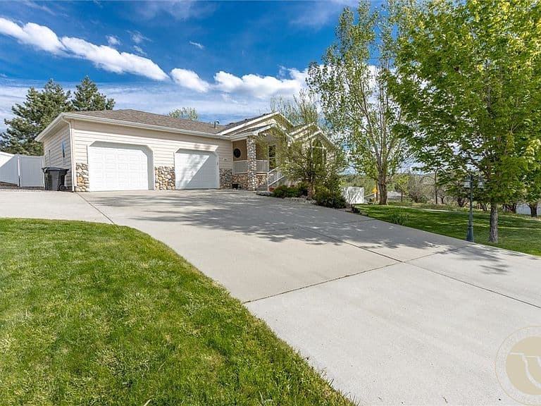 4546 Shasta Ln photo 2
