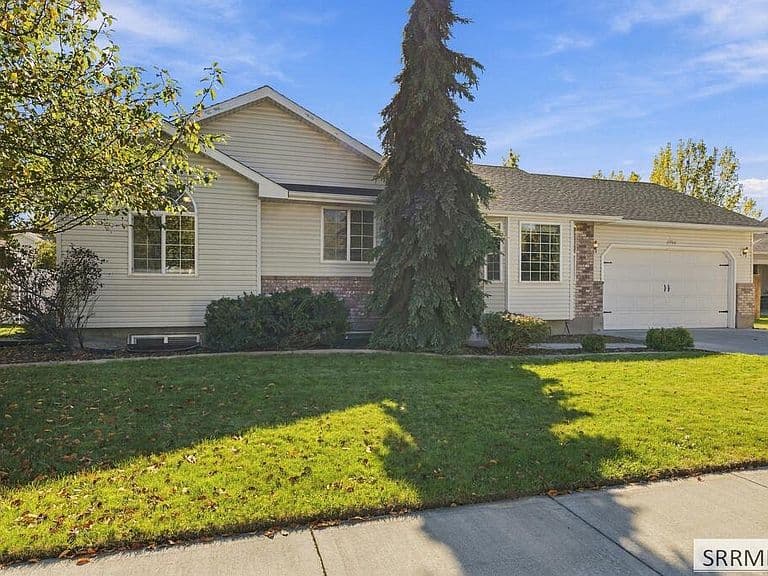 2930 E Stonewood Cir photo 2
