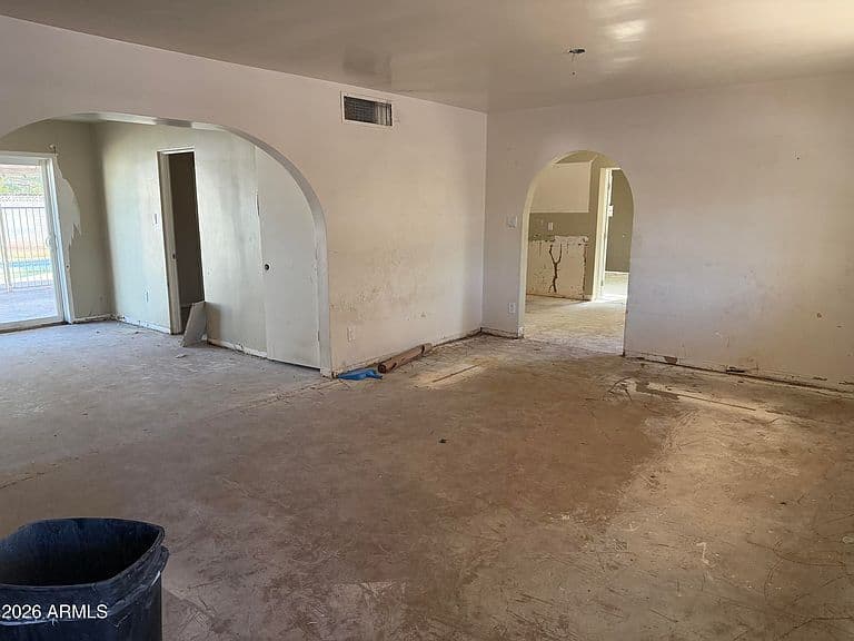 1002 E VERMONT Avenue photo 3