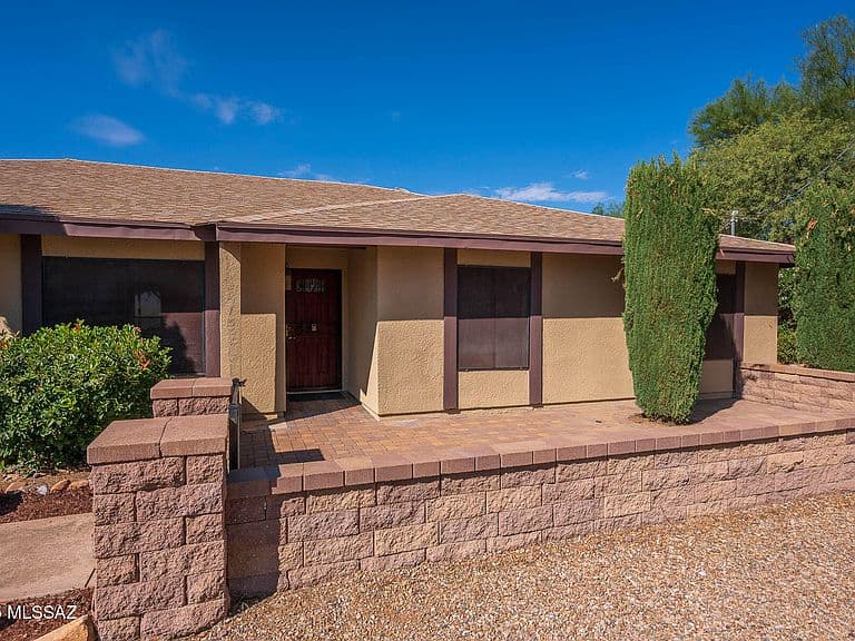 416 Rio Rico Dr photo 4