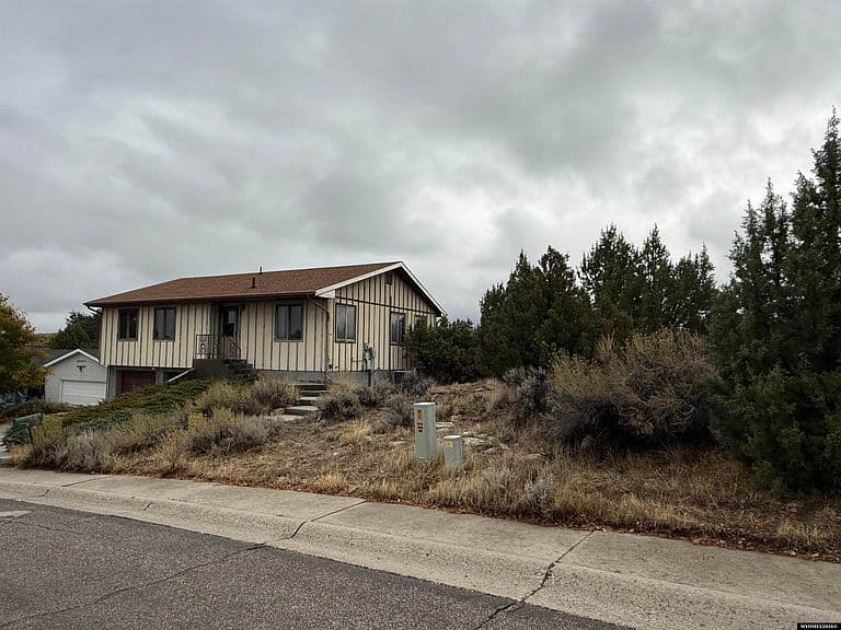 137 Cedar Ridge Dr photo 2
