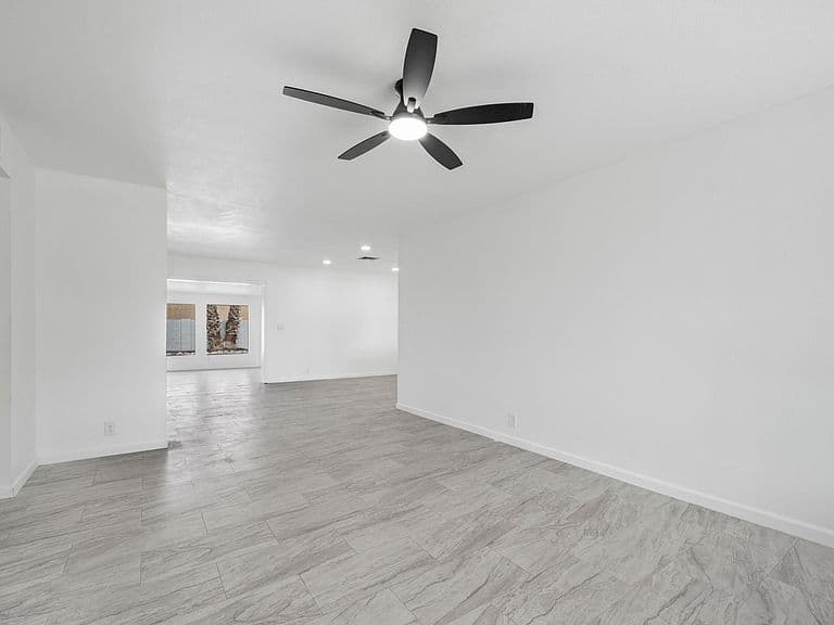 702 E SAGUARO Street photo 5