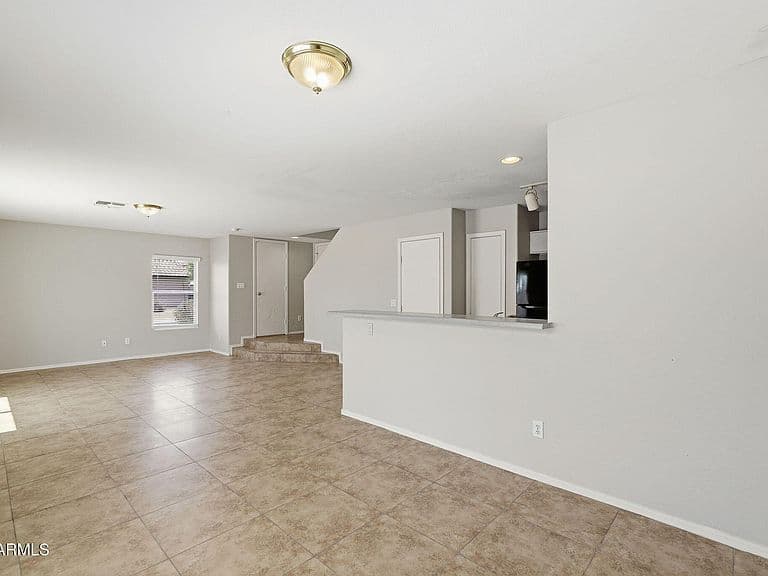 11239 W ROMA Avenue photo 5