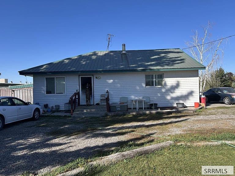 346 N 700 W photo 1