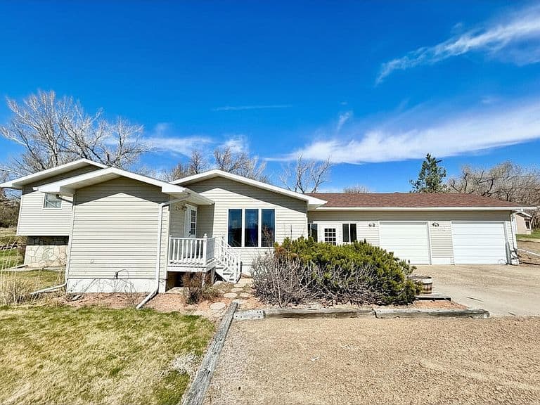 120 Scotsman Dr photo 1