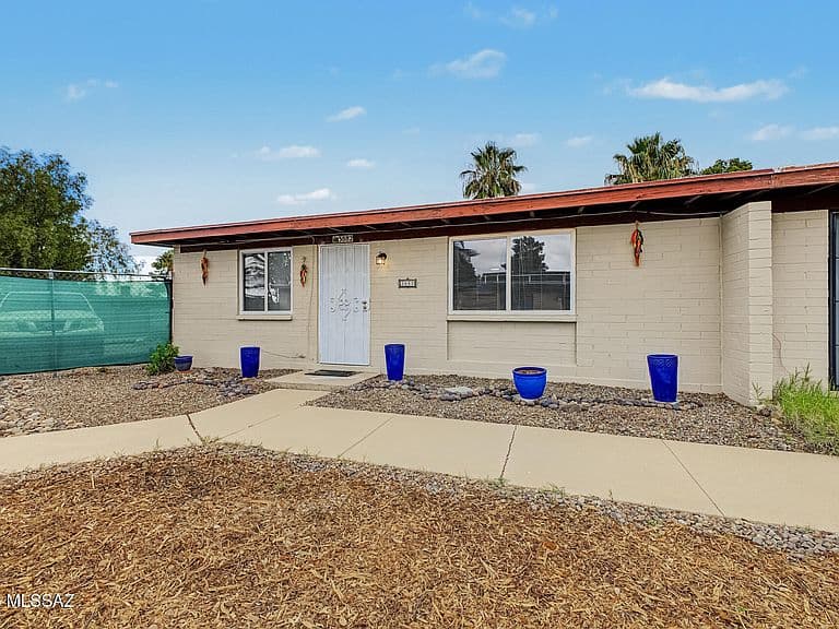 3882 S Evergreen Ave photo 4