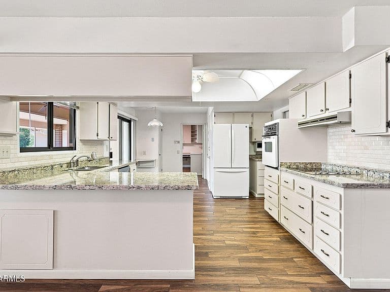 12915 W PAINTBRUSH Drive photo 3