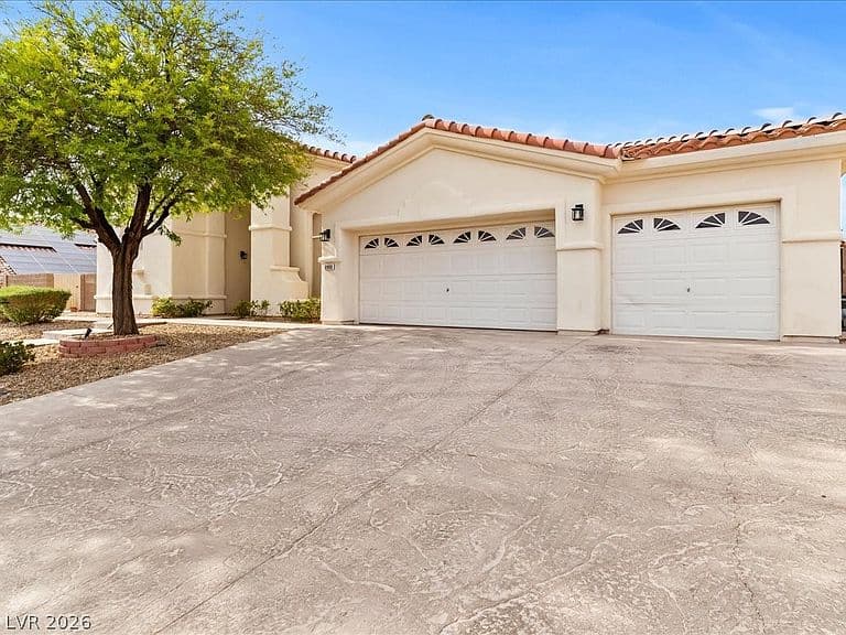 6880 Royal Heritage Ct photo 3
