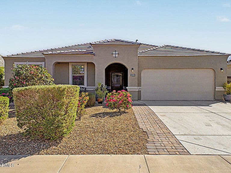 29991 W Freda Lane photo 1