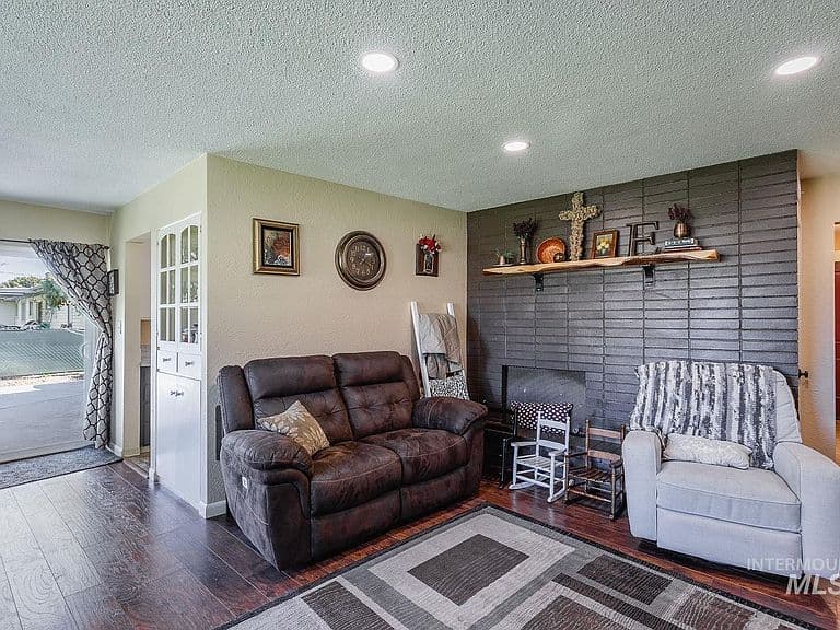 448 W Bird Ave photo 4