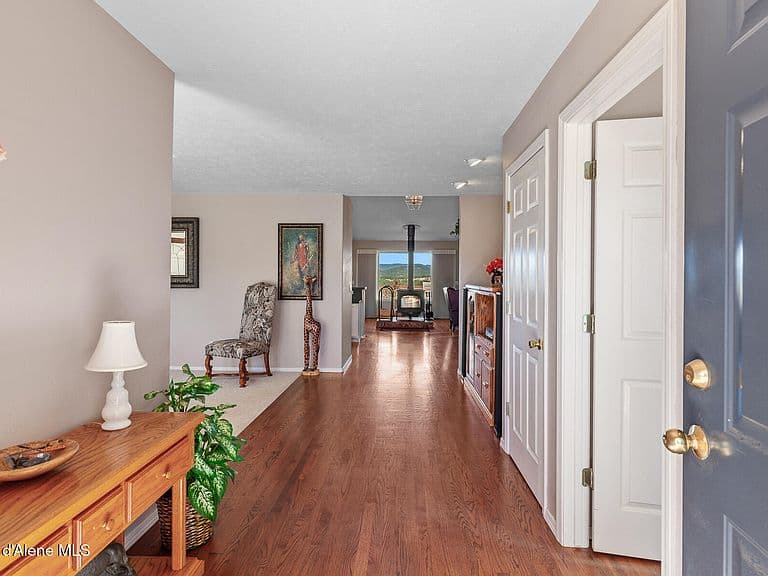 5522 E Aripa Rd photo 3