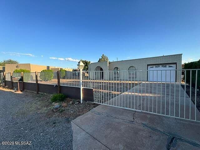 1202 E Klassen Ct photo 4