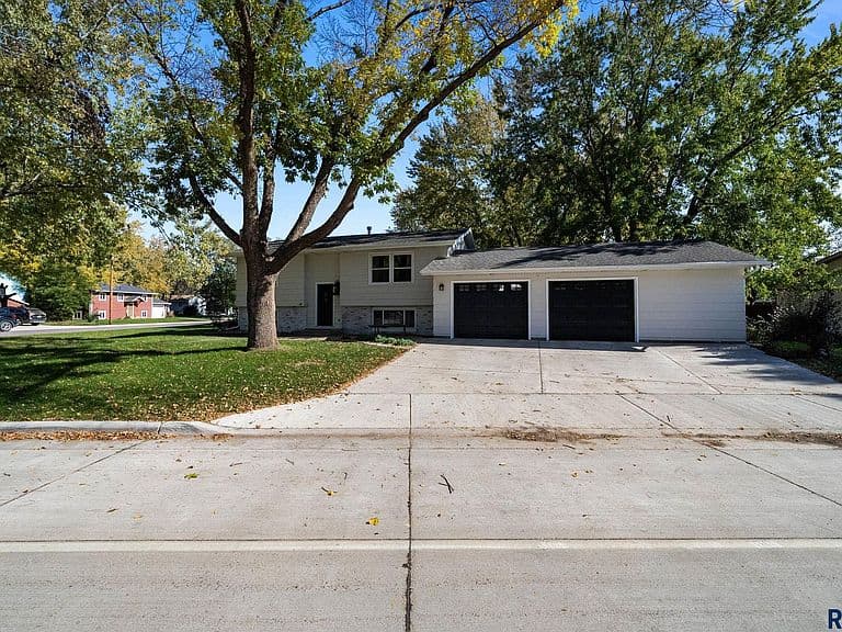 200 Perry Ln photo 3