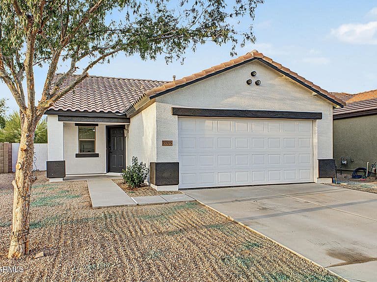 35906 W VELAZQUEZ Drive photo 2